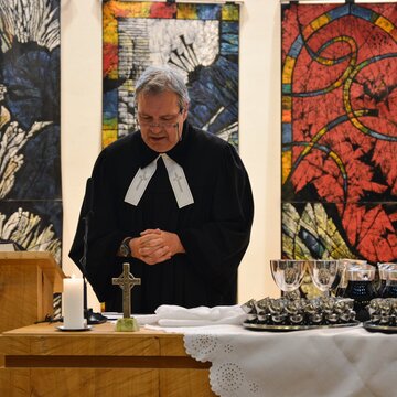 Foto: Zahajovací bohoslužba synodu (Praha - Jižní Město)