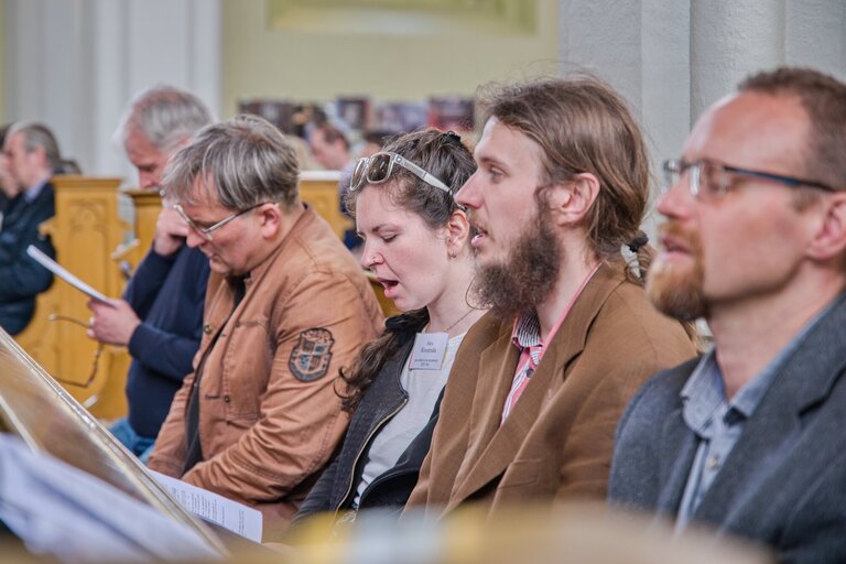 OBRAZEM: Zahajovací bohoslužba synodu (Cheb 2026)